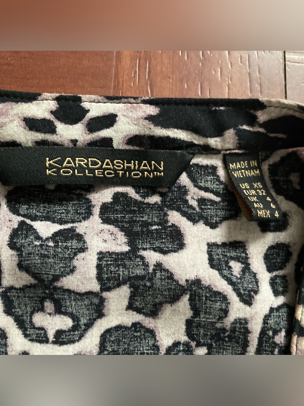 Kardashian Kollection Animal Print Top Women’s XS - Picture 2 of 7
